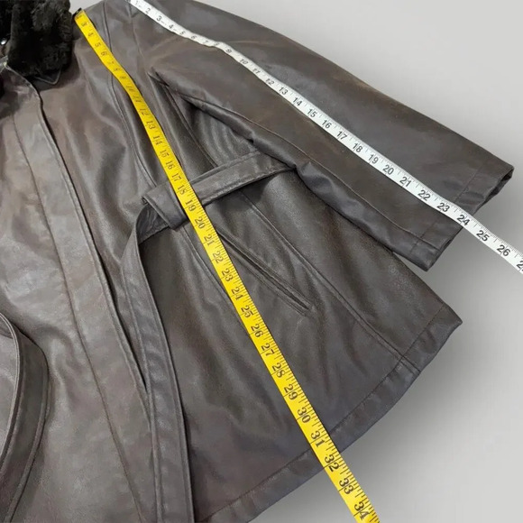Giacca Vintage Faux Leather Belted Peacoat Jacket Faux Fur Collar Size XL Brown - Picture 14 of 16